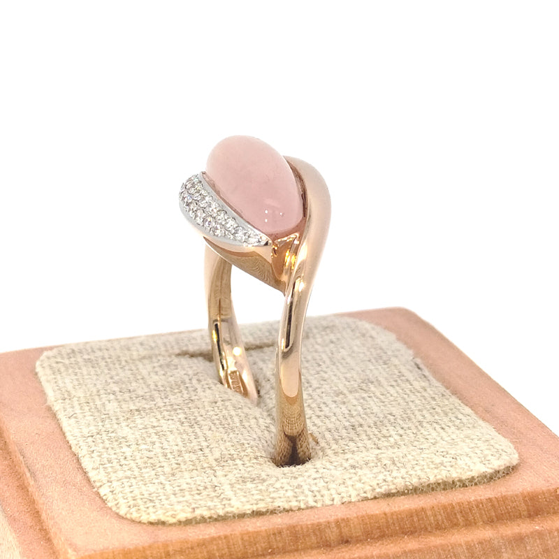 9ct Rose Gold Ring with Rose Quartz and set with 2 rows of Diamonds TDW=0.134ct G/Si