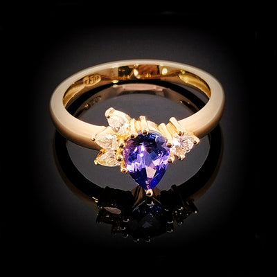 18ct Yellow Gold Ring set withTanzanite & Diamonds This beautiful ring is set with a quality tanzanite cut in a pear shape and accented with diamonds. TDW=0.20cts
