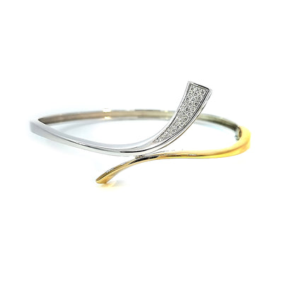 18ct Yellow & White Gold Diamond-set Hinged Bangle with Safety Clasp TDW= 0.23ct G/Si