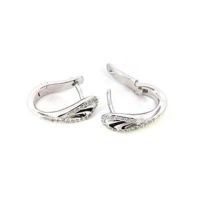 Boucles d'oreilles Huggie en or blanc 9 carats serties de diamants