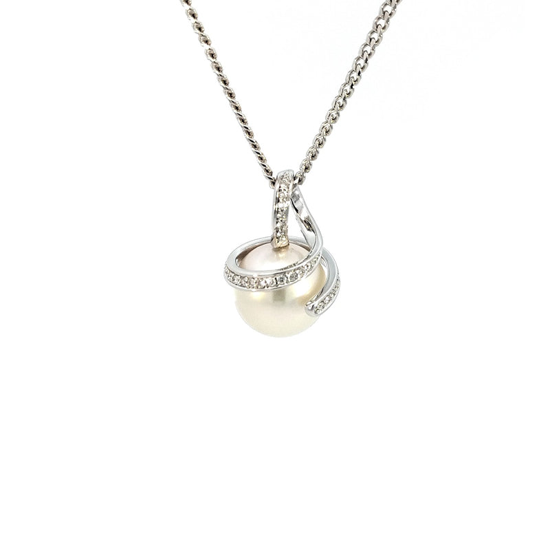 18ct White Gold South Sea Pearl and Diamond Pendant TDW=0.26ct G/Si
