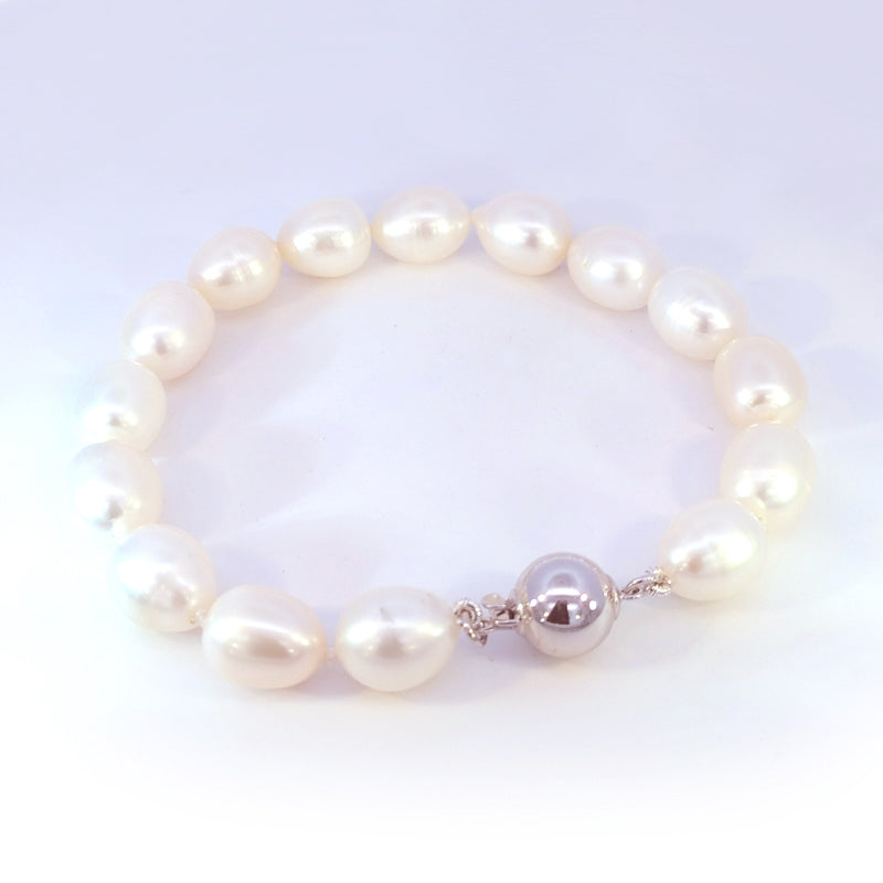 White 9-10mm Oval Freshwater Pearl Bracelet 19cm