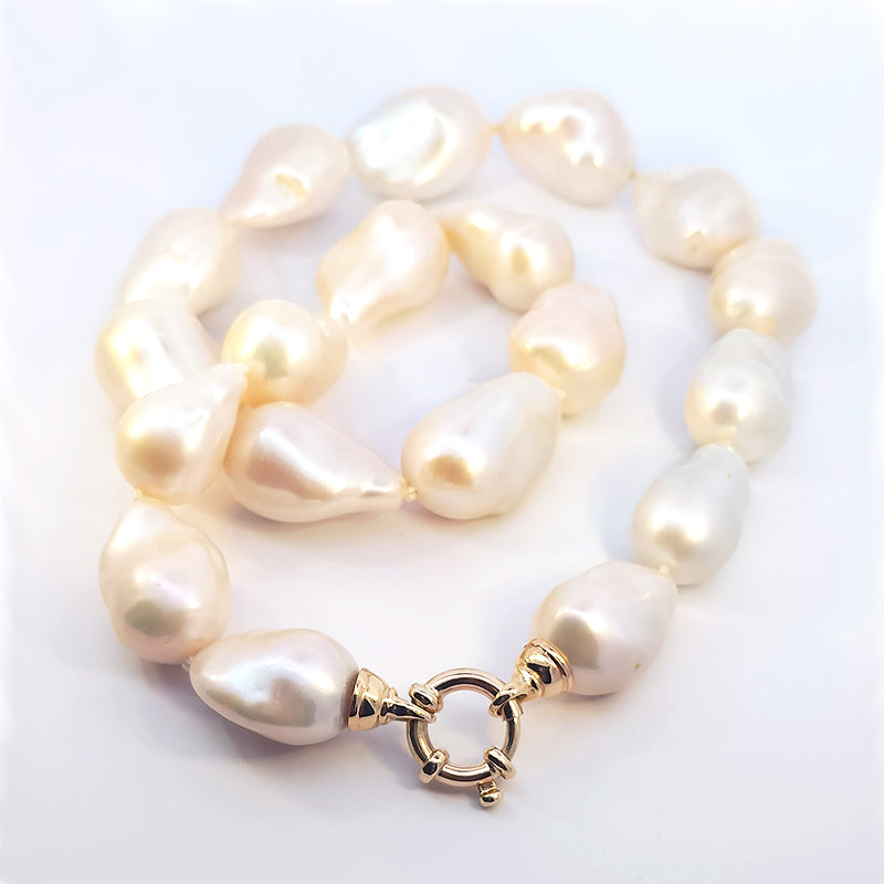 45cm Fresh Water Baroque Pearl Necklace with 9ct Gold Clasp