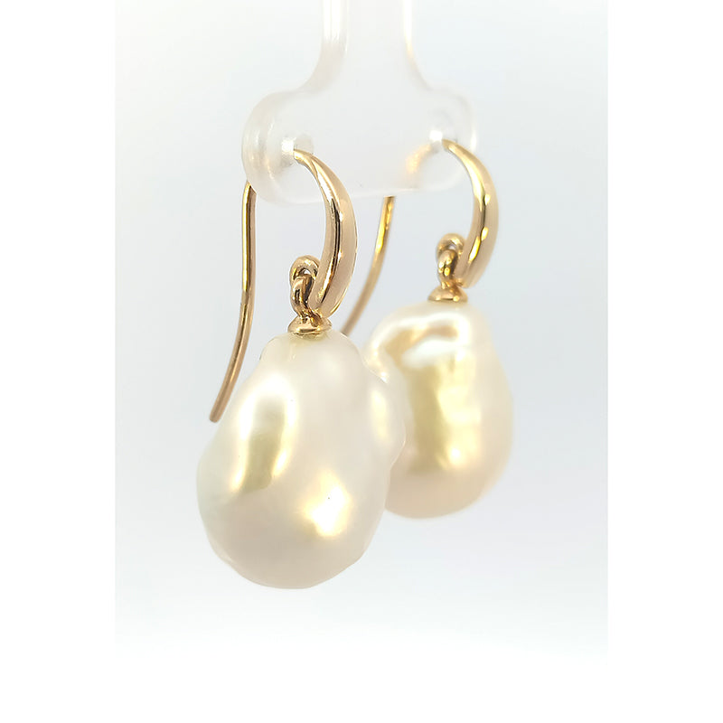 Boucles d'oreilles en or jaune 9 carats avec perles d'eau douce baroques