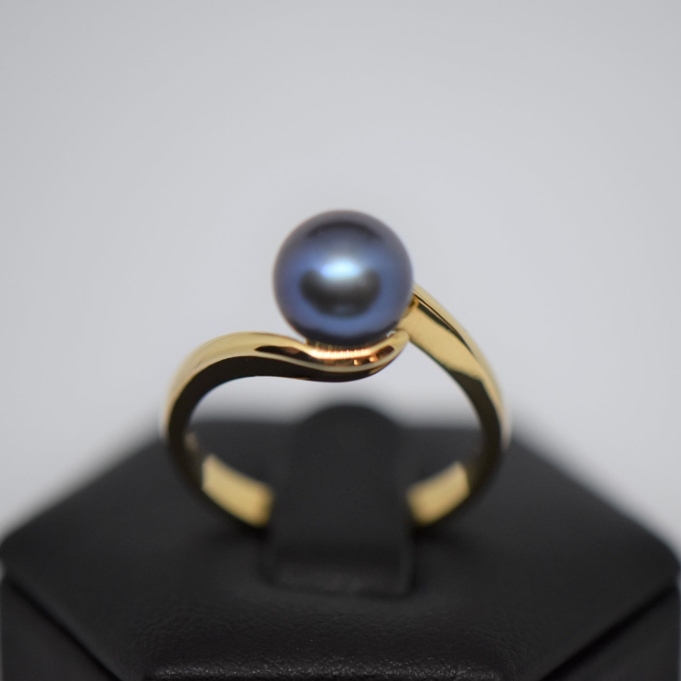 9ct Yellow Gold Black Cultured Pearl Dress Ring