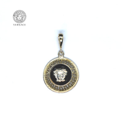 Petit pendentif Versace en or jaune 9 carats